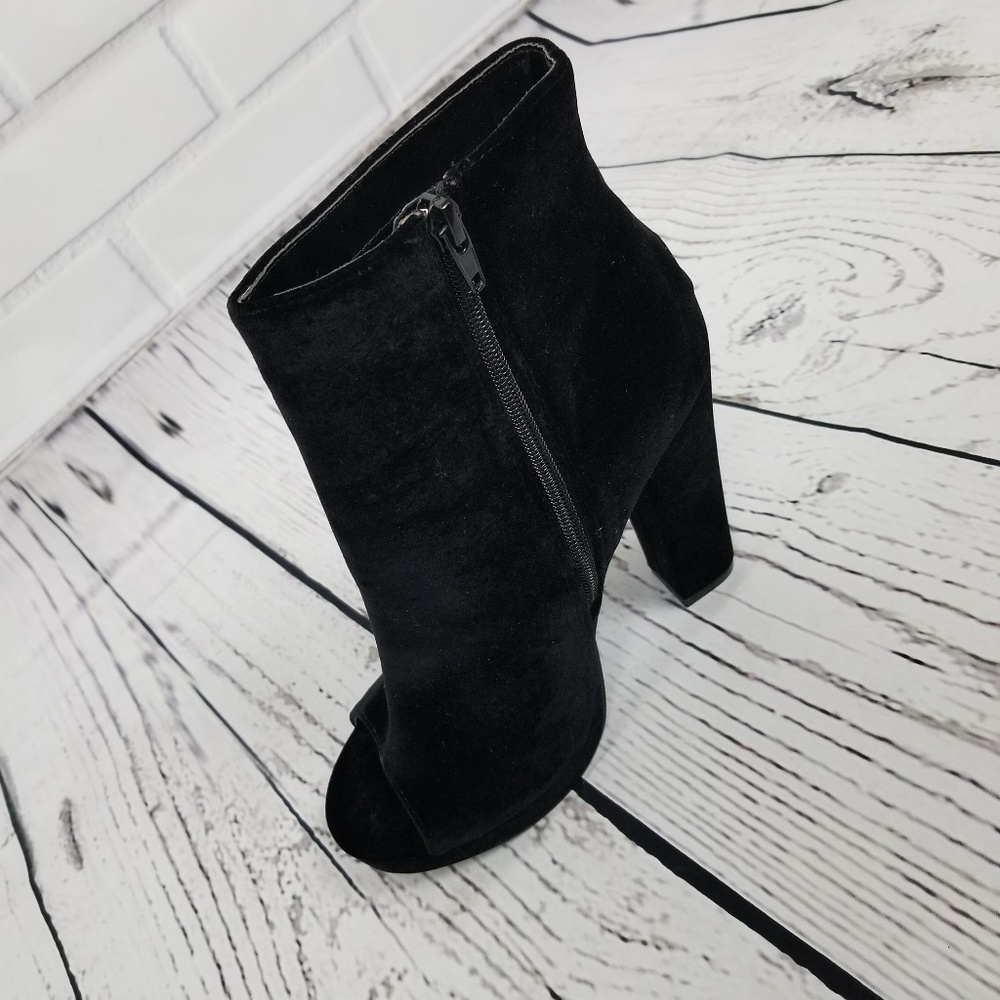 🚫SOLD🚫NWOB Black Peep Toe Velvet High Heel Boots - Picture 5 of 5
